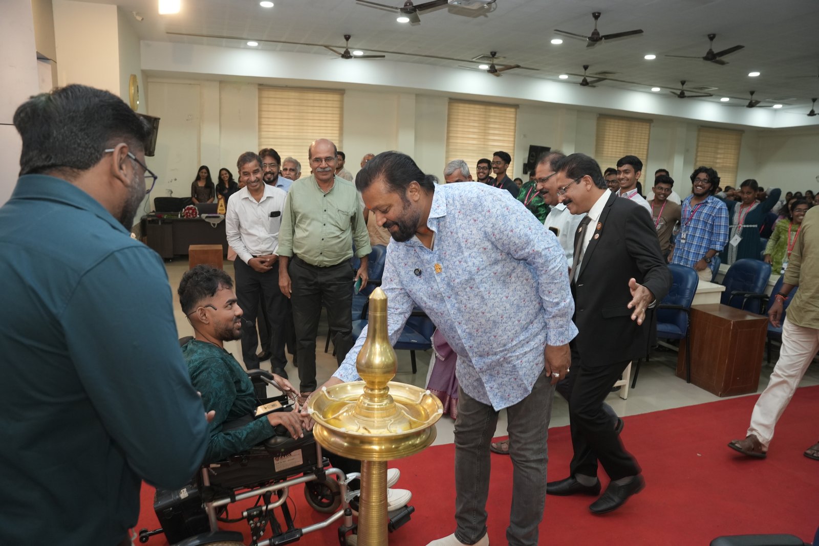 HONOURING CA.SREEKUMAR BY Shri SURESH GOPI M P