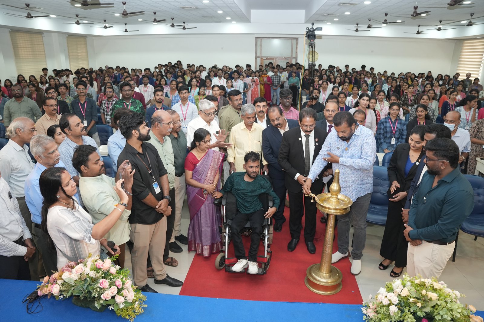HONOURING CA.SREEKUMAR BY Shri SURESH GOPI M P