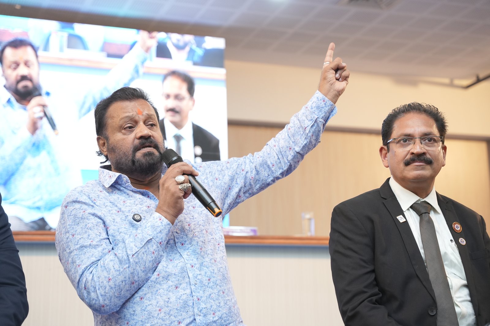 HONOURING CA.SREEKUMAR BY Shri SURESH GOPI M P